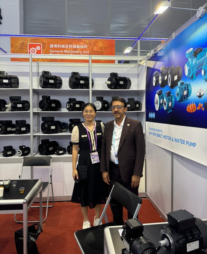 &Ccedil;&uuml;r&uuml;k &Ccedil;ubuk Motoru 4KW 5.5HP B3 87/61 &Ccedil;ukur &Ccedil;ubuk 24mm IP55 Koruma 1400rpm &Uuml;&ccedil; Fazlı 380V Basın&ccedil; Temizleyiciler ve &Ccedil;amaşır Fabrikası İ&ccedil;in 15