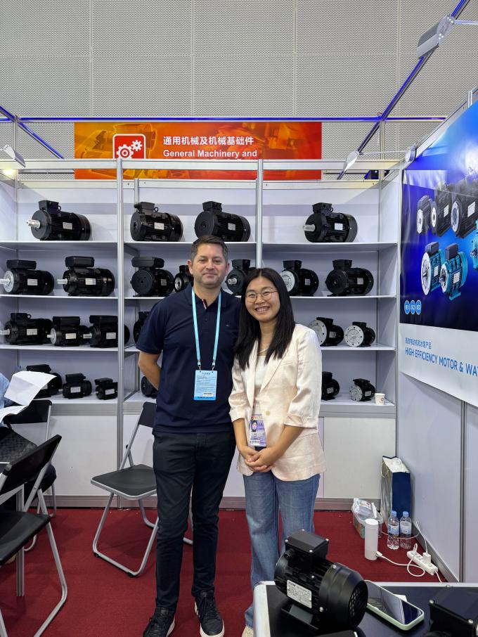 Su geçirmez 220V AC Voltaj Asynchron Motor 60Hz B35 Ticari Kahve Makinesi için Flange Boyutu 0.09HP / 0.06KW 15